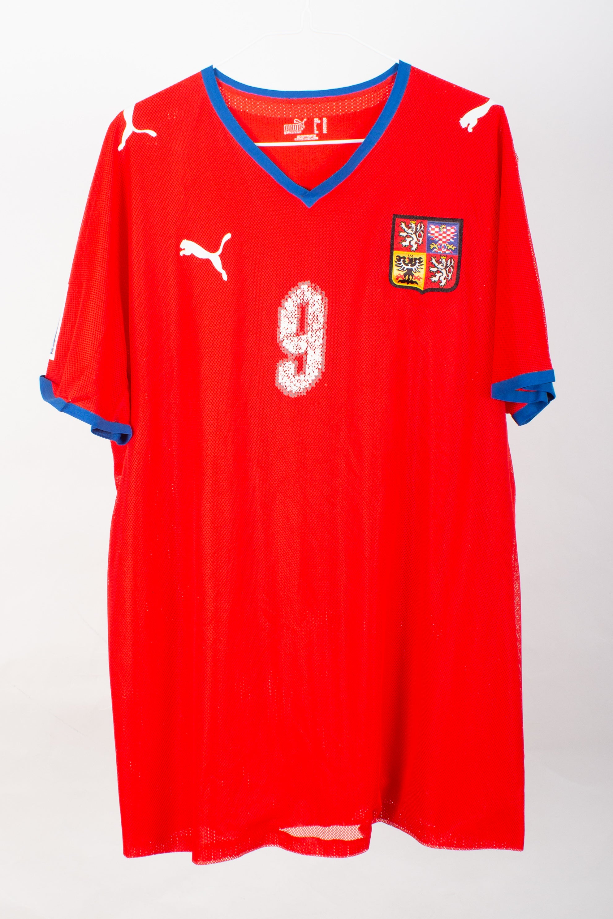 Czech republic 2008/2009 *Match Worn* Home Shirt (Rabusic #9) (XL)