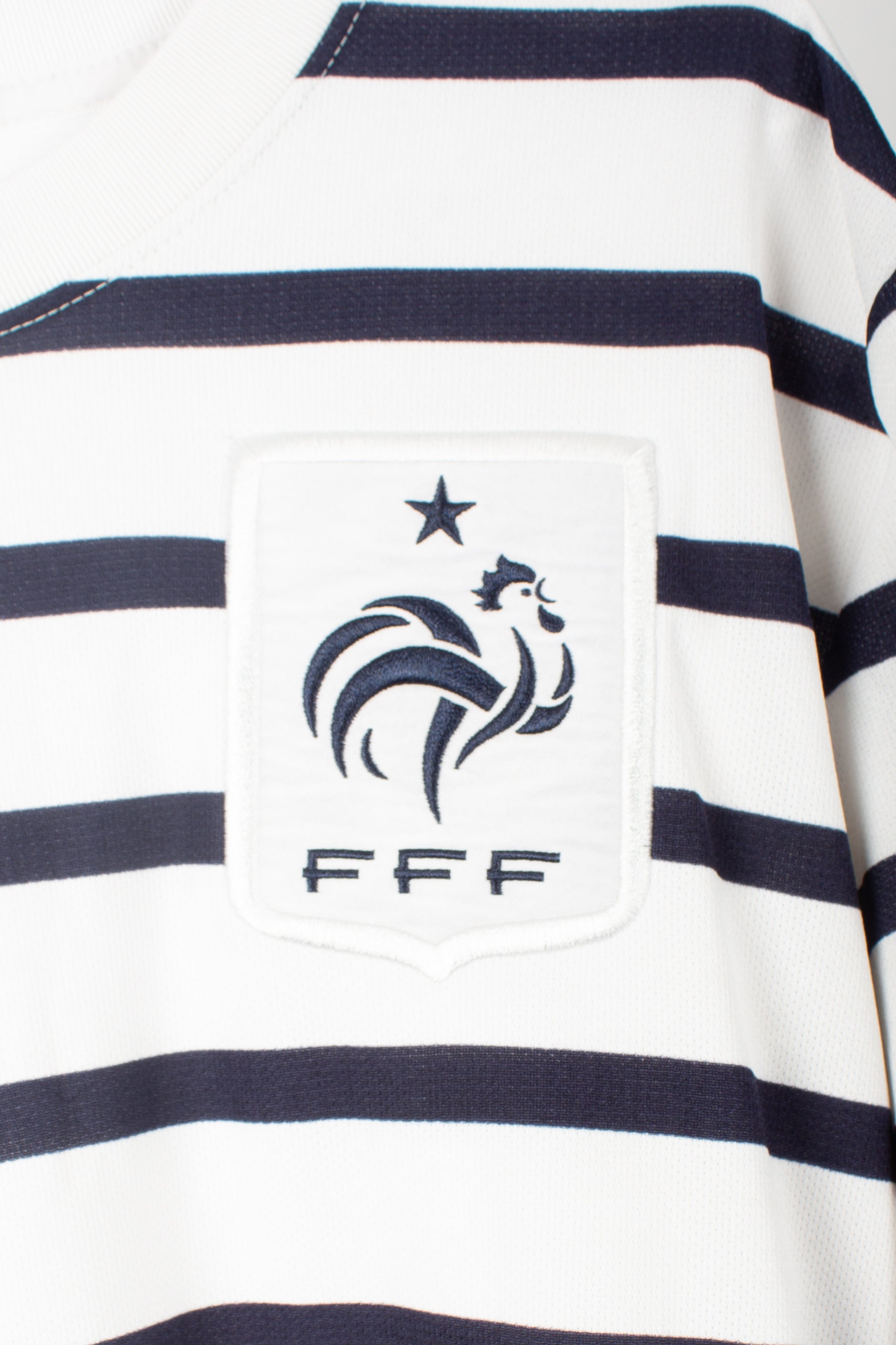 France 2011 Away Shirt (M)