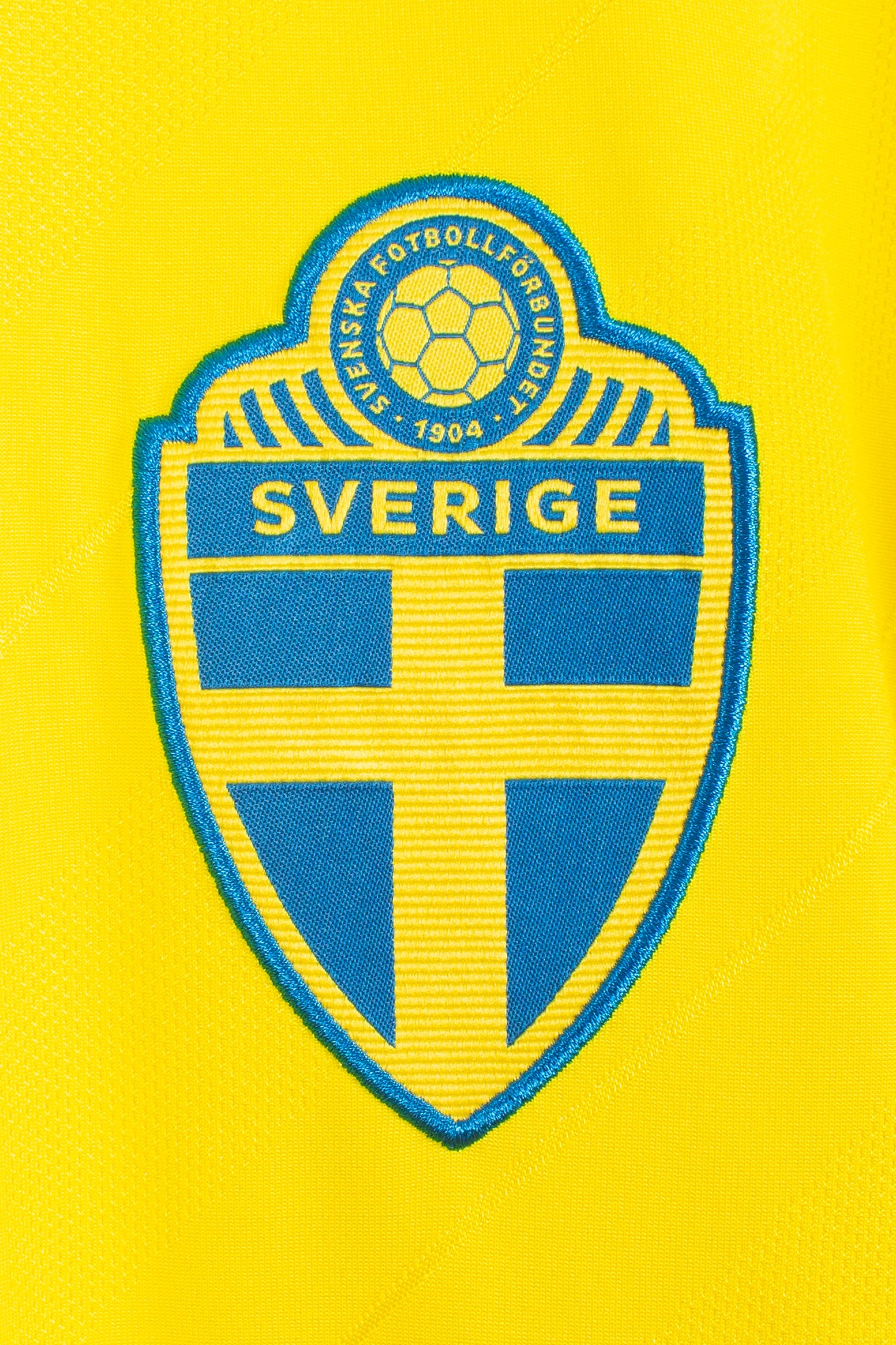 Sweden 2018 Home Shirt (L)